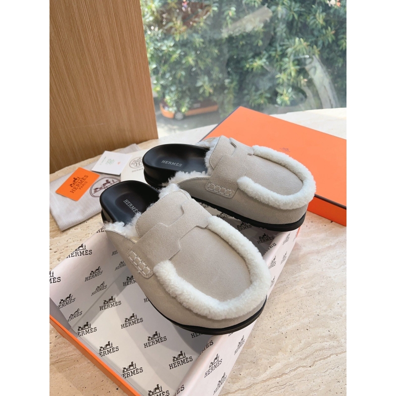 H**mes slippers